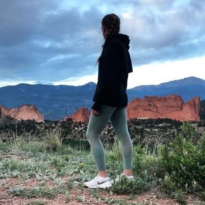 Athleta Pastel Green Mesh Detailed Capri Leggings